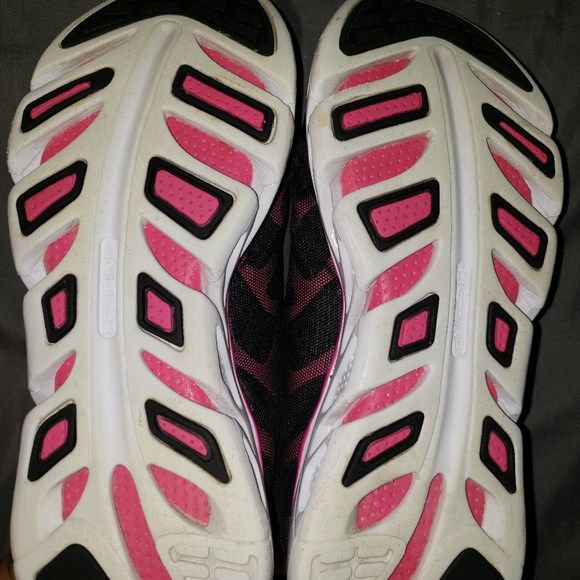 UA MPZ Breast Cancer Awareness sneakers, Like New - Picture 10 of 13